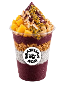Acai Bowl mit Mango, Maracuja und Kokoschips