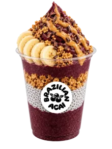Acai Bowl mit Banane, Granola und Erdnussmus